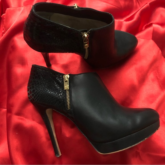 💥 Final Chance Before it’s GONE!!💥 MICHAEL Michael Kors Leather Ankle Boots🖤✨ - Picture 5 of 14